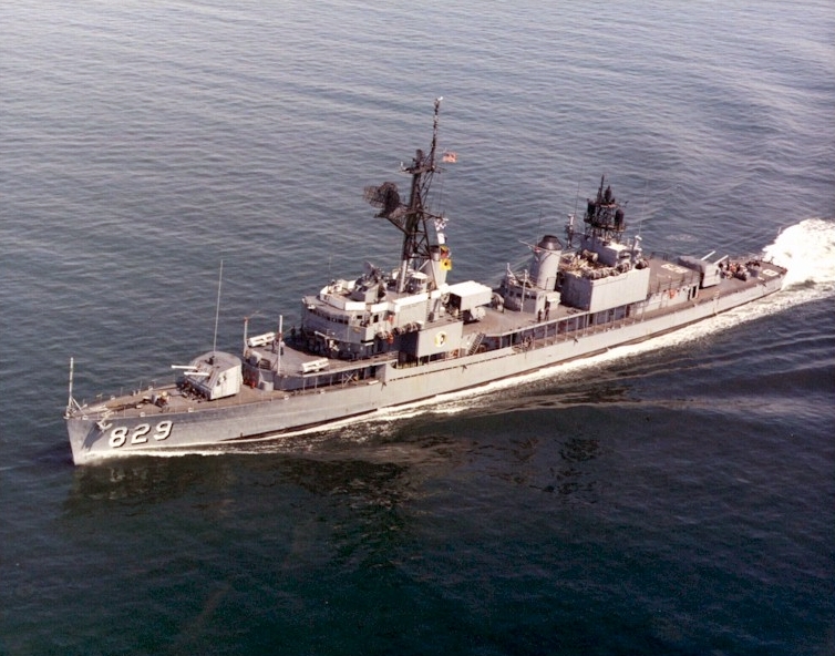 USS_Myles_C_Fox_(DD-829)_underway_in_early_1970s_USN [Public domain]