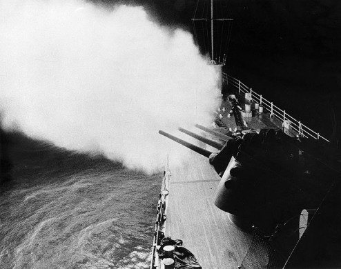 USS_OklahomaCity_CLG5_6_47gunsfiring